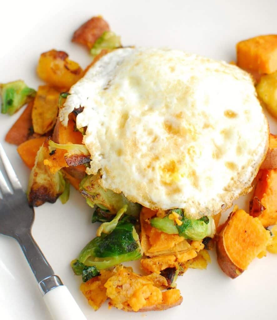 A breakfast hash topped with an egg.